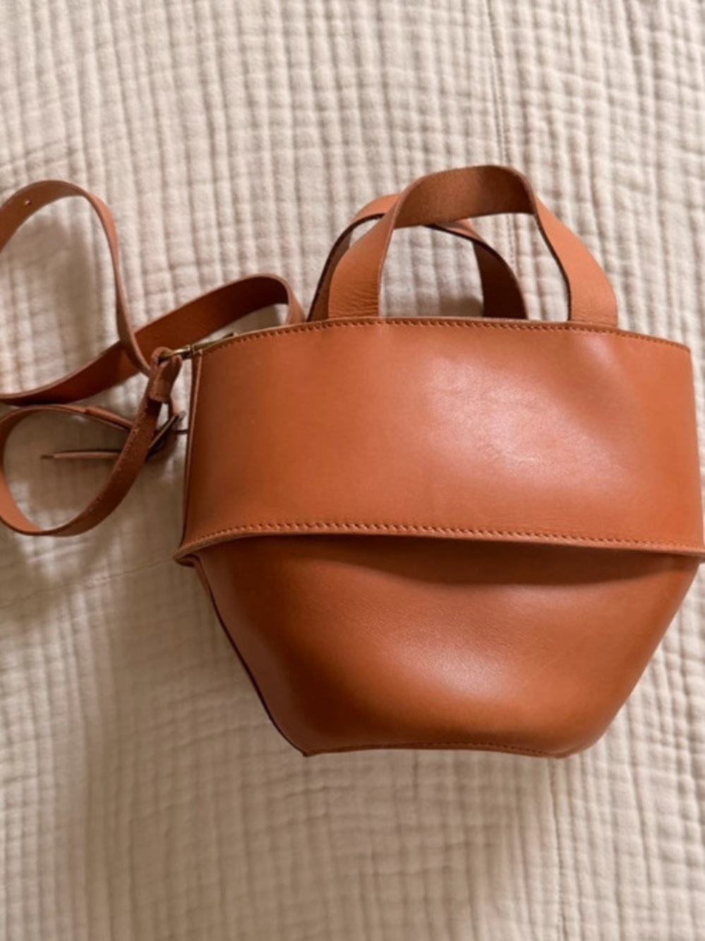 Madewell The Austin Crossbody Bucket Bag Drawstring Leather Camel Tan Purse